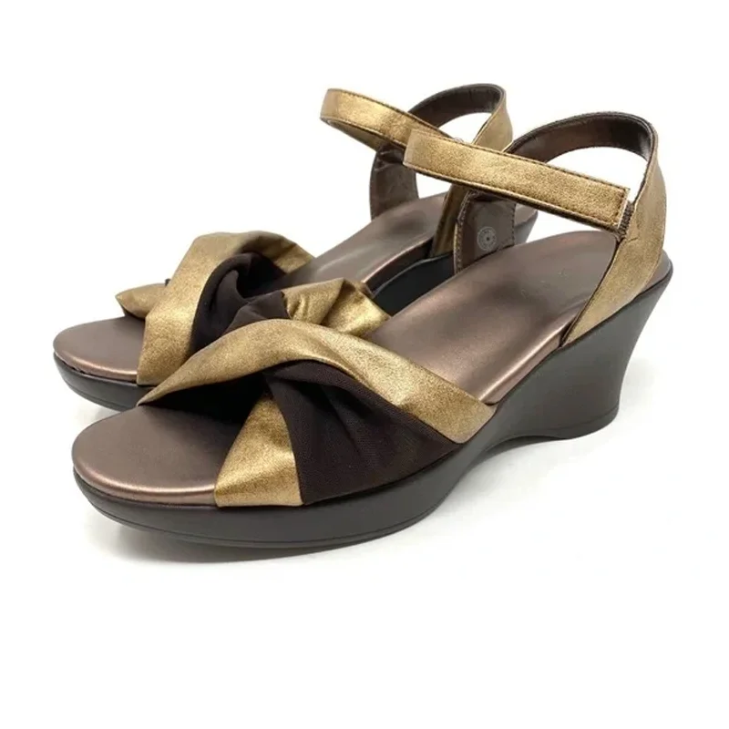 Akaishi Miwa Wedge Sandal (Women) - Gold