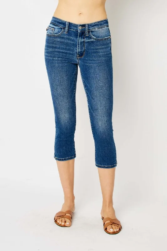 Judy Blue Reg/Plus Mid Rise Capri With Side Slits