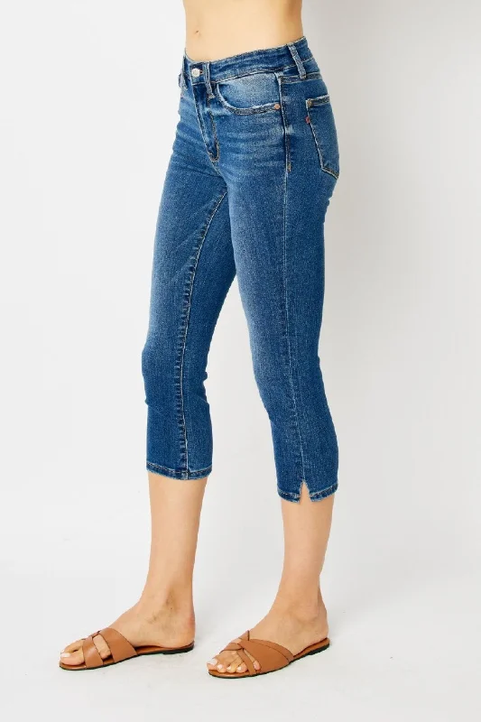 Judy Blue Reg/Plus Mid Rise Capri With Side Slits