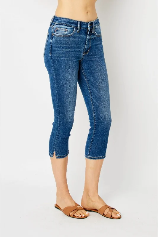 Judy Blue Reg/Plus Mid Rise Capri With Side Slits